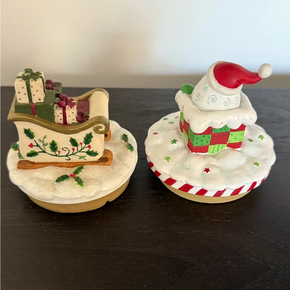 New Set of 2 Yankee Candle Christmas Jar Toppers Santa Sleigh 1045659